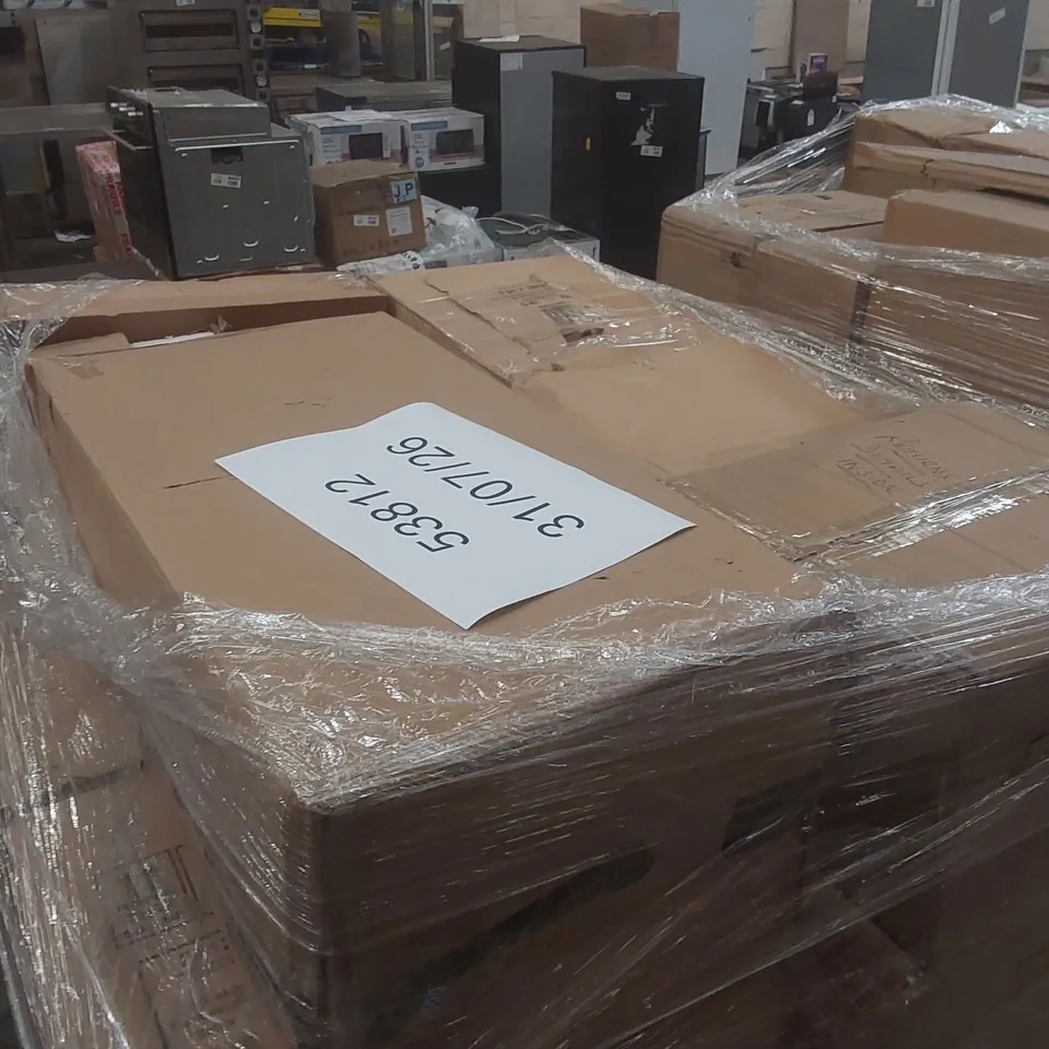 PALLET CONTAINING A VERY LARGE QUANTITY OF ASSORTED DESIGNER LIGHTING PRODUCTS