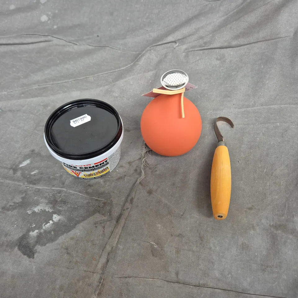 APPROXIMATELY 15 ASSORTED HOUSEHOLD PRODUCTS TO INCLUDE CLAY SCULPTING TOOL, FIRE CEMENT, SPRINKLER BALL FOR PLANTS ETC