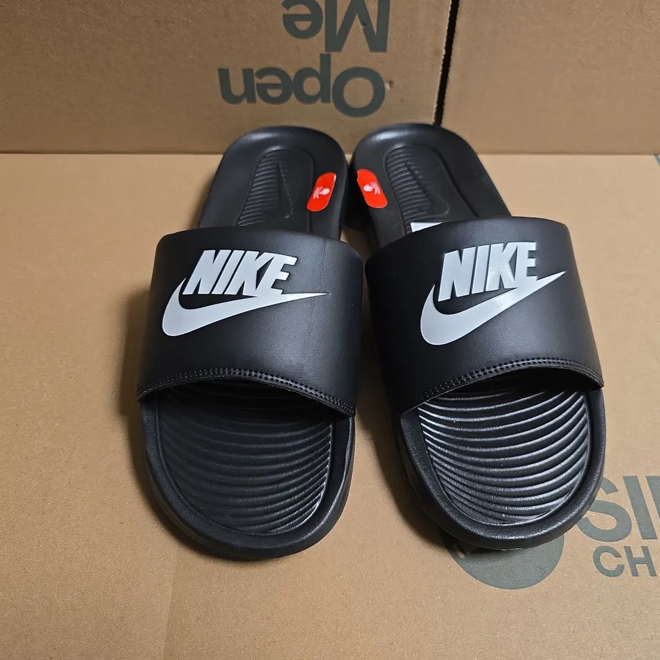 UNBOXED PAIR OF NIKE VICTORI ONE SLIDES IN BLACK - UK 10