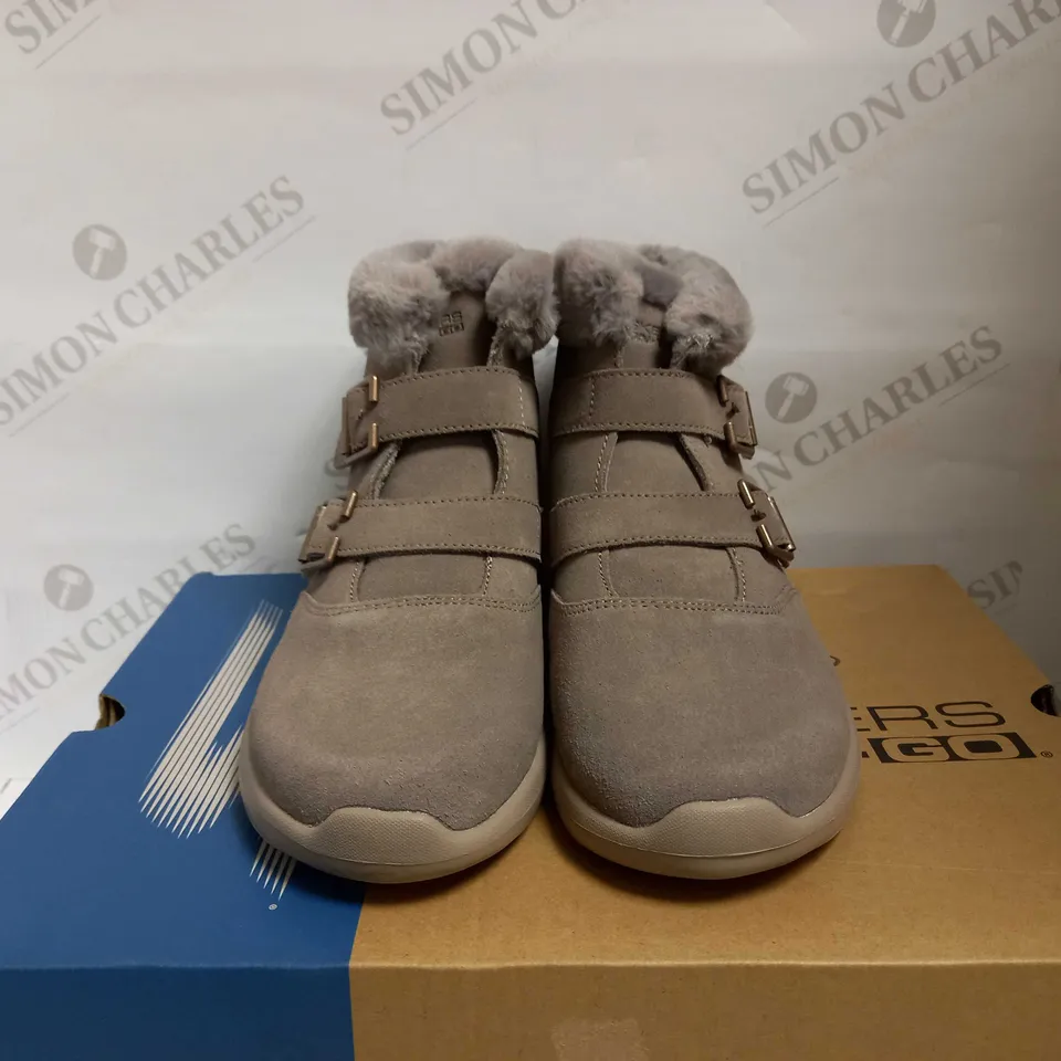 SKETCHERS ON THE GO WINTER FLING BOOTS UK SIZE 5