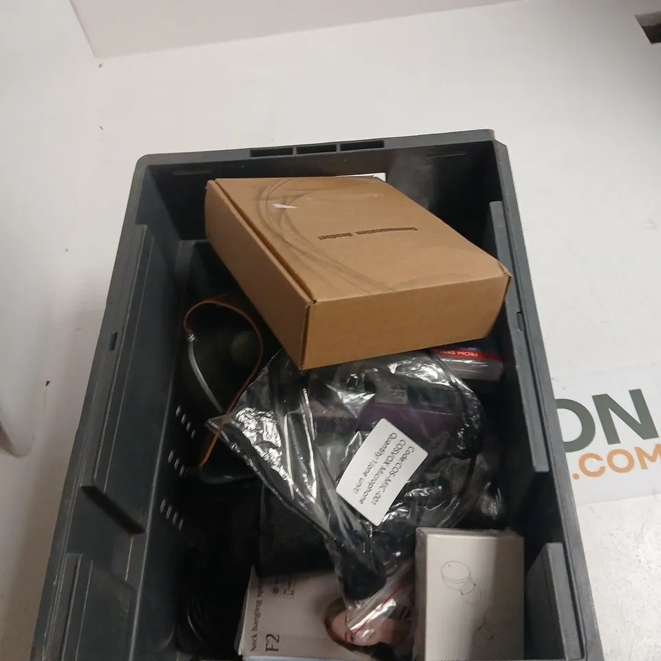 TOTE OF APPROXIMATELY 10 ASSORTED ITEMS TO INCLUDE: CHROMECAST
