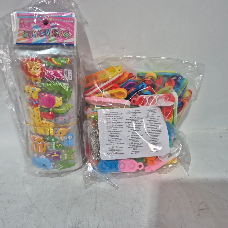 LARGE QUANTITY OF ASSORTED PARTY FAVOURS TO INCLUDE POPPERS, GAMES, GLASSES AND STICKERS