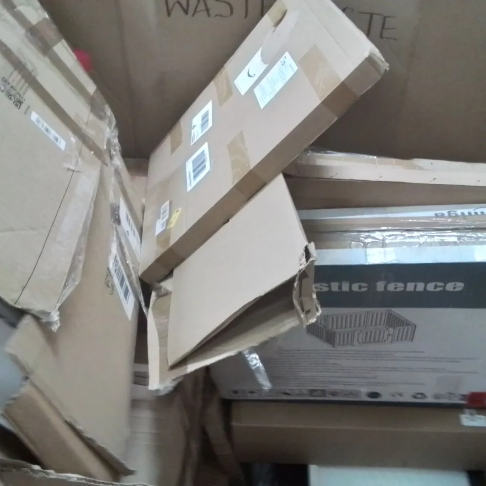 PALLET OF ASSORTED HOUSEHOLD GOODS AND PRODUCTS TO INCLUDE; CAR SEATS,FOLDING CHAIR 
