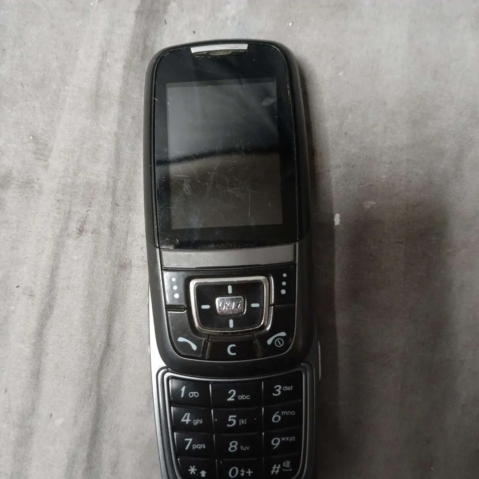 SAMSUNG MOBILE PHONE – BLACK, SLIDING KEYPAD 