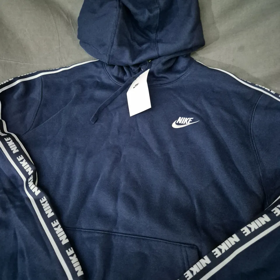NIKE NAVY HOODIE WITH TAPE-DETAIL SLEEVES – SIZE M