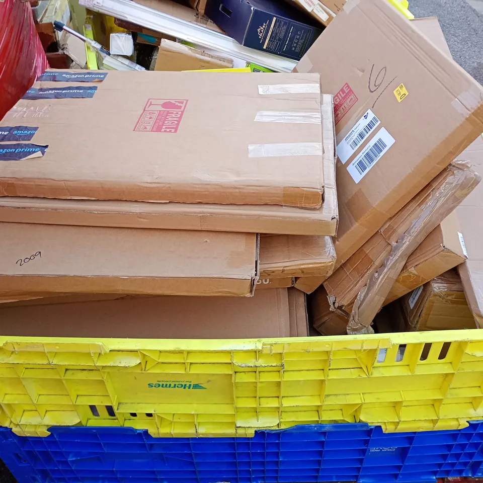PALLET OF ASSORTED HOUSEHOLD ITEMS TO INCLUDE PUZZLE ACCESSORIES, SOLO COMMODE AND IRONING COVER
