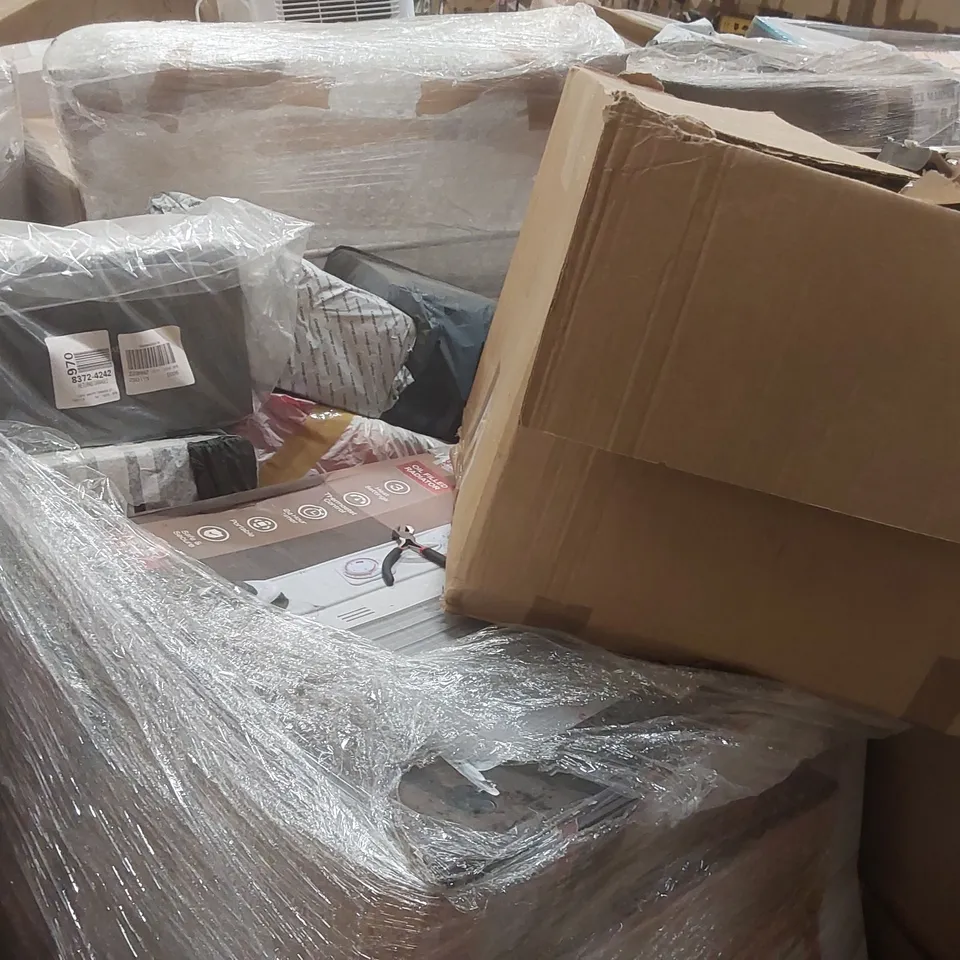 PALLET CONTAINING A VERY LARGE QUANTITY OF ASSORTED ELECTRIC ITEMS INCLUDING: DAEWOO OIL FILLED RADIATORS ECT