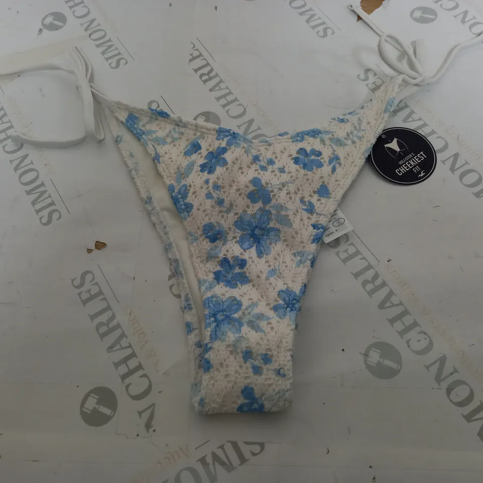 HOLLISTER CHEEKIEST FIT FLORAL BIKINI BOTTOM IN WHITE/BLUE - SMALL