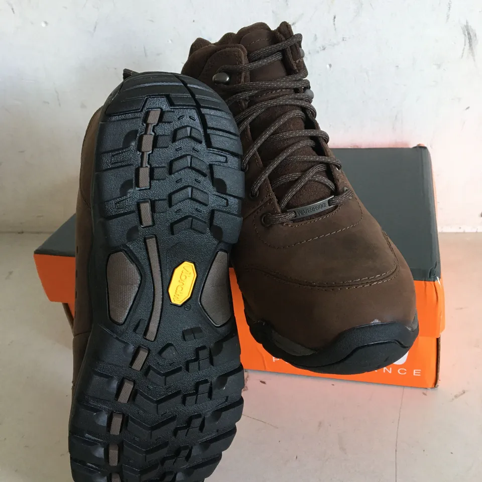 BOXED PAIR OF SIZE 8 PETER STORM GRIZEDALE MID SHOES