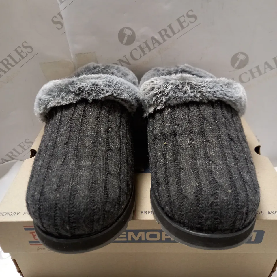 SKECHERS CHARCOAL KEEPSAKES SLIPPERS - SIZE 5.5