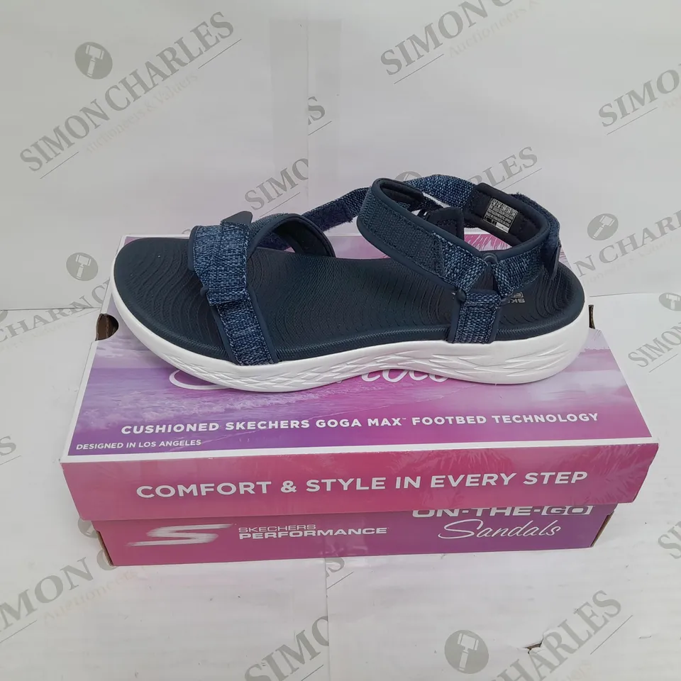 SKECHERS ON THE GO 600 BLUE SANDLE SIZE 6