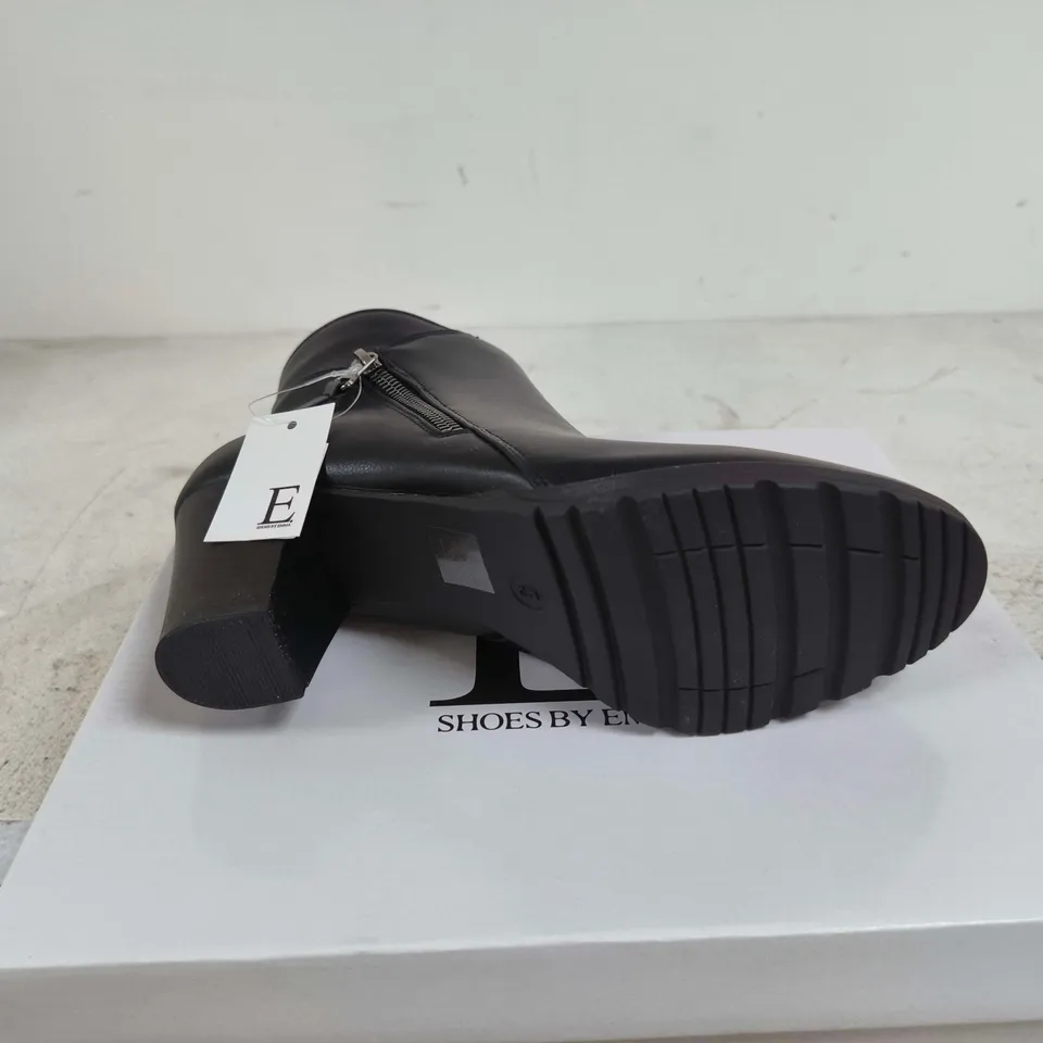 SHOES BY EMMA AMY BLACK BOOTS SIZE 5 BOXED