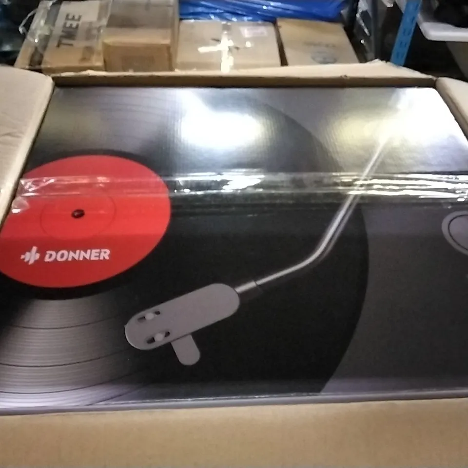 BOXED DONNER DP-500 TURNTABLE