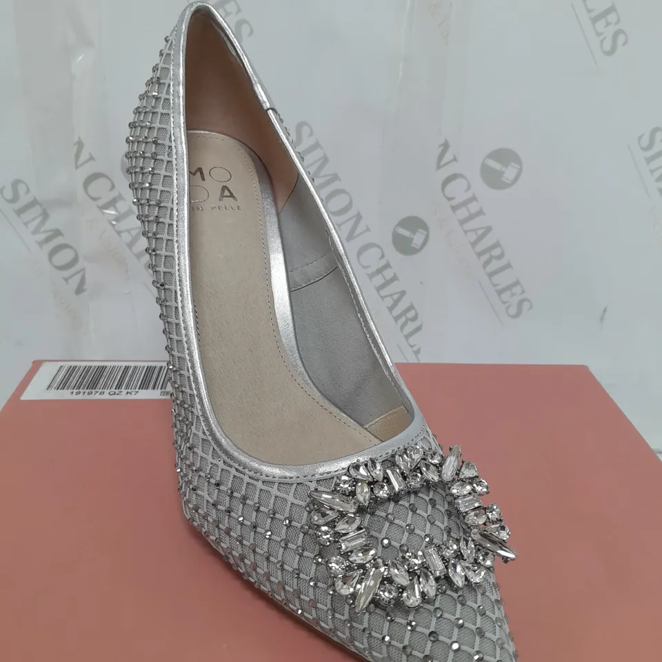 MODA IN PELLE KYLIEE COURT SILVER SIZE 7
