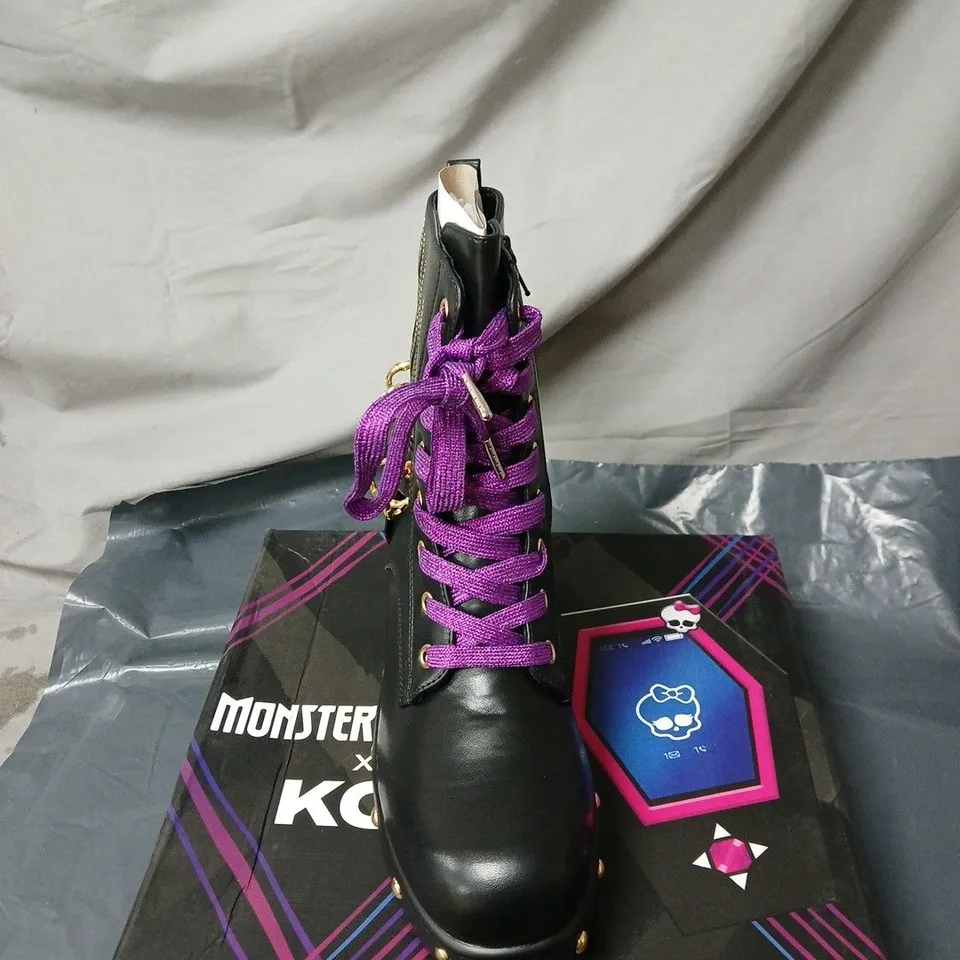 KOI MONSTER HIGH LUCIA WEREWOLF MILITARY STUDDED BLACK BOOTS BOXED SIZE 8