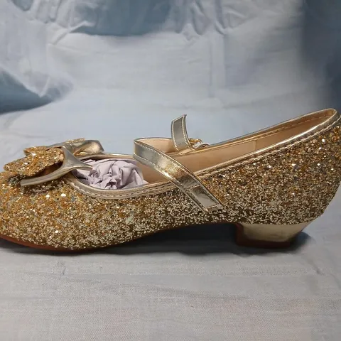 GIRLS' GLITTER MARY JANE FLAT SHOES – GOLD WITH FLOWER DETAIL SIZE 35