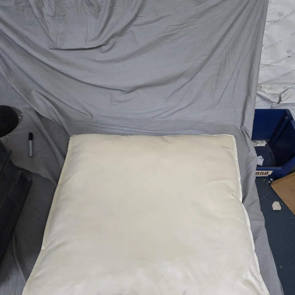 KELLY HOPPEN PREMIUM LARGE CUSHION 