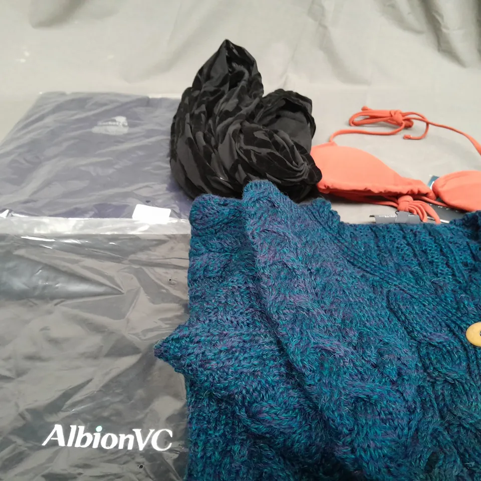 BOX OF APPROXIMATELY 25 ASSORTED CLOTHING ITEMS TO INCLUDE - CARDIGAN , T-SHIRT , BIKINI TOP ETC