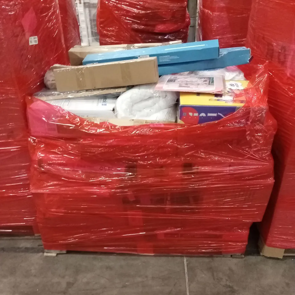 PALLET OF ASSORTED HOUSEHOLD GOODS AND PRODUCTS TO INCLUDE; AQUARIUM LIGHTS, KIDS TOYS, WINTER DUVET ETC