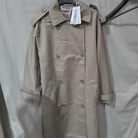 WEEKDAY TRENCH COAT – TAN, DOUBLE-BREASTED