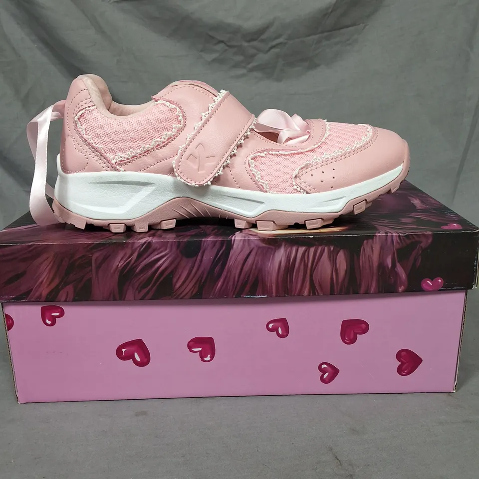 BOXED KOI ITSU LOLITA MARY JANE'S IN PINK - UK 4