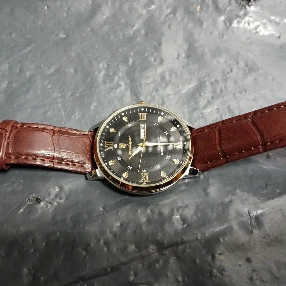 HENRY'S WATCHES ANALOG WRISTWATCH WITH BROWN LEATHER STRAP