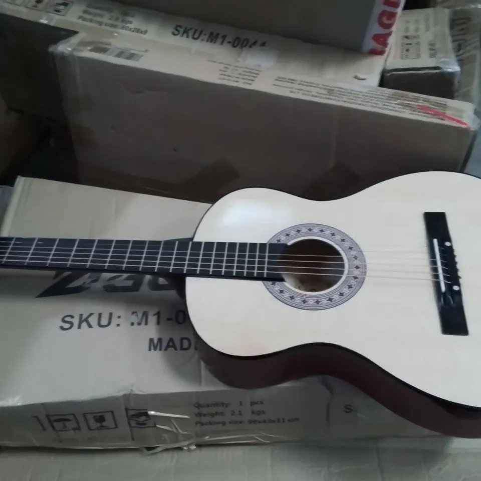 BOXED DAWOO GUITAR 