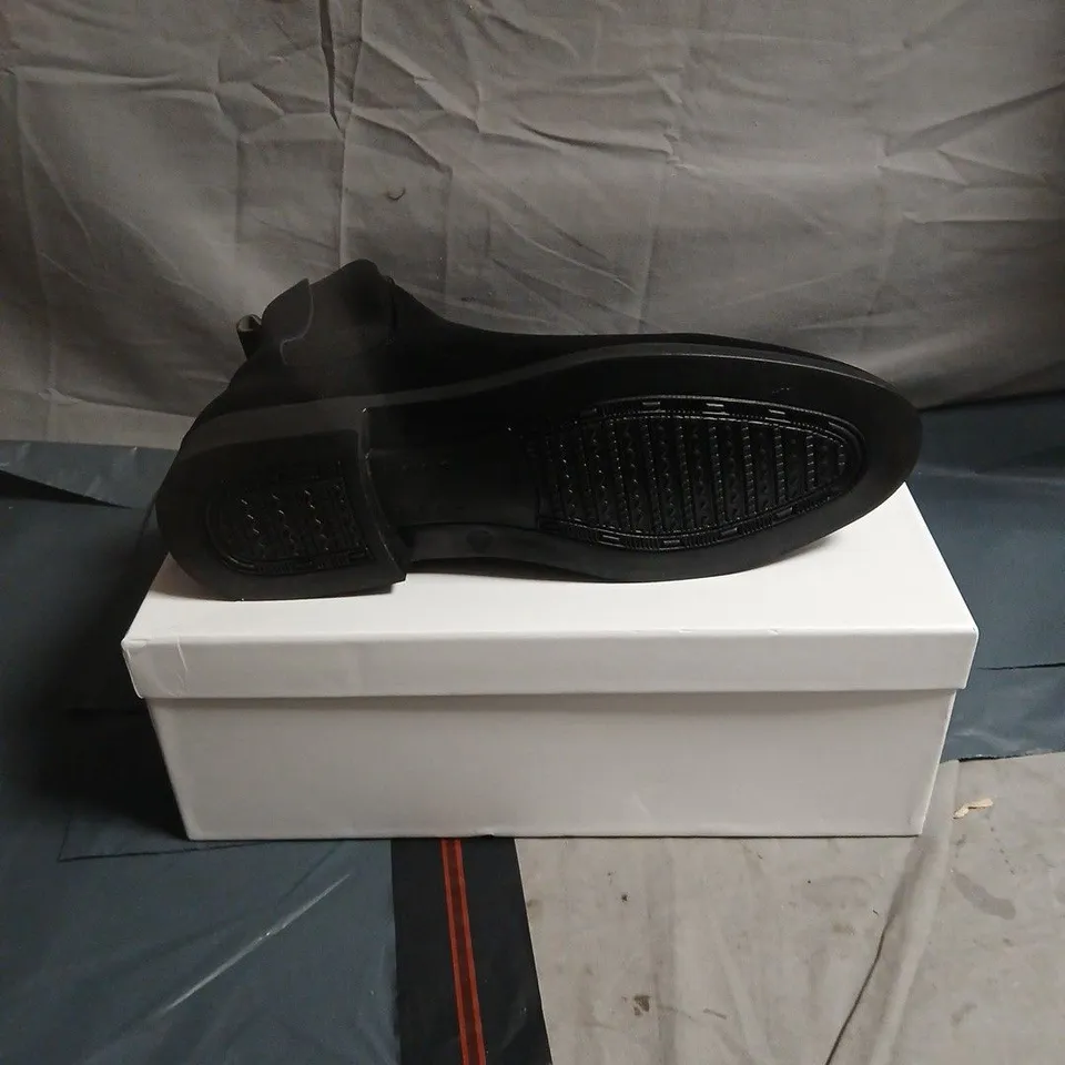 HAMPTONS CONZURI BLACK SUEDE CHELSEA ANKLE BOOT (WOMEN'S) SIZE 9