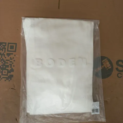 BAGGED BODEN STRAIGHT LEG POCKET JEANS IN WHITE SIZE 28R