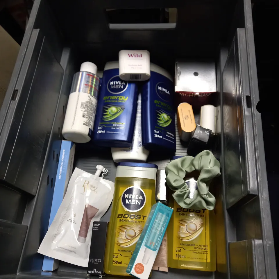 LOT OF HOUSEHOLD ITEMS TO INCLUDE GARNIER ULTIMATE BLENDS HAIR FOOD, ETC