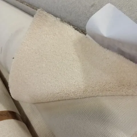 ROLL OF QUALITY DIMENSIONS CARPET // APPROX SIZE: 4 X 3.37m