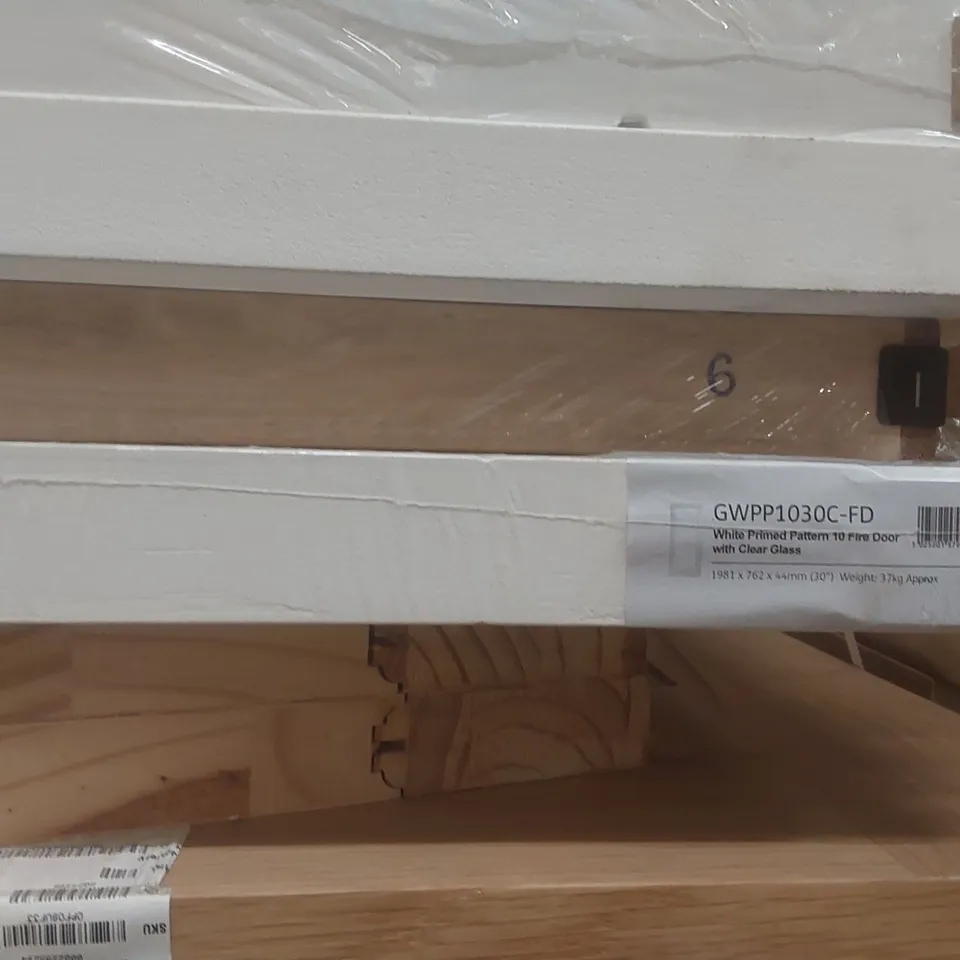 PALLET CONTAINING A VERY LARGE QUANTITY OF ASSORTED WOODEN INTERNAL DOORS
