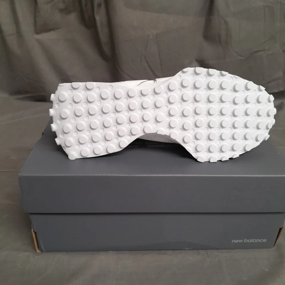 BOXED PAIR OF NEW BALANCE 327 SHOE SIZE 9