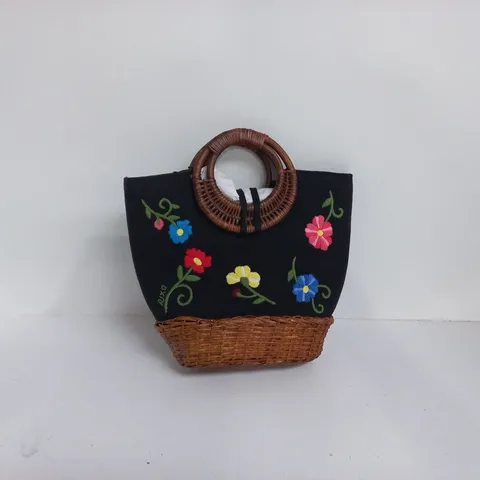 RIXO ZELENE BAG – FLORAL EMBROIDERY, BLACK WITH WICKER BOTTOM & BAMBOO HANDLES – ONE SIZE