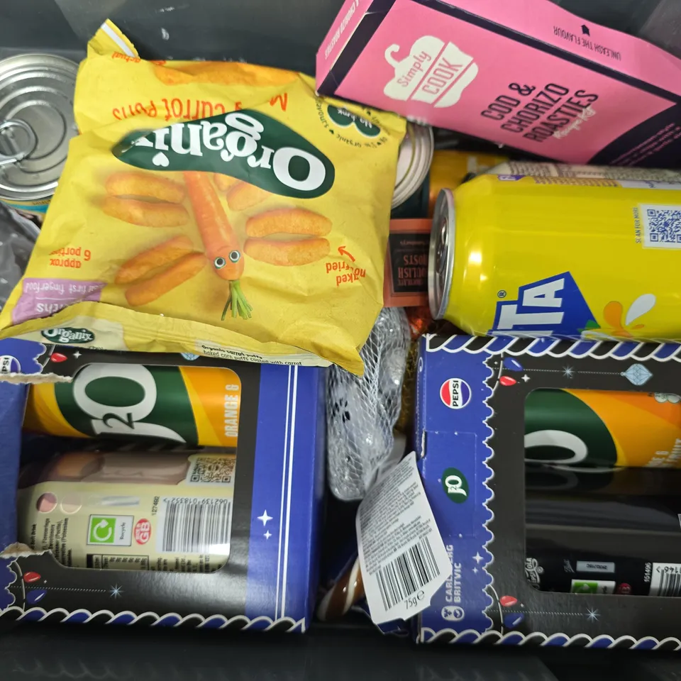 APPROXIMATELY 12 ASSORTED FOOD & DRINK ITEMS TO INCLUDE HEINZ BEANS, J20 CAN, RECIPE KITS, ETC - COLLECTION ONLY