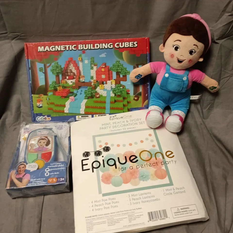 APPROXIMATELY 15 ASSORTED TOYS, GAMES, GIFTS AND NOVELTIES TO INCLUDE MAGNETIC BUILDING CUBES, MS. RACHEL, PARTY DECORATION SET, ETC - COLLECTION ONLY