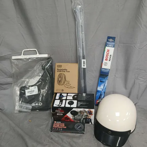 APPROXIMATELY 15 ASSORTED VEHICLE PARTS & ACCESSORIES TO INCLUDE USB CAR FAN, BOSCH REAR WIPER, HELMET RACK, ETC - COLLECTION ONLY