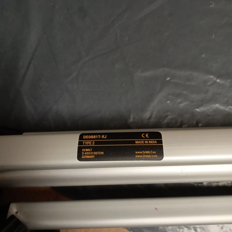 DEWALT DE0881T-XJ TYPE 2 LASER LEVEL TRIPOD WITH BLACK CARRY CASE