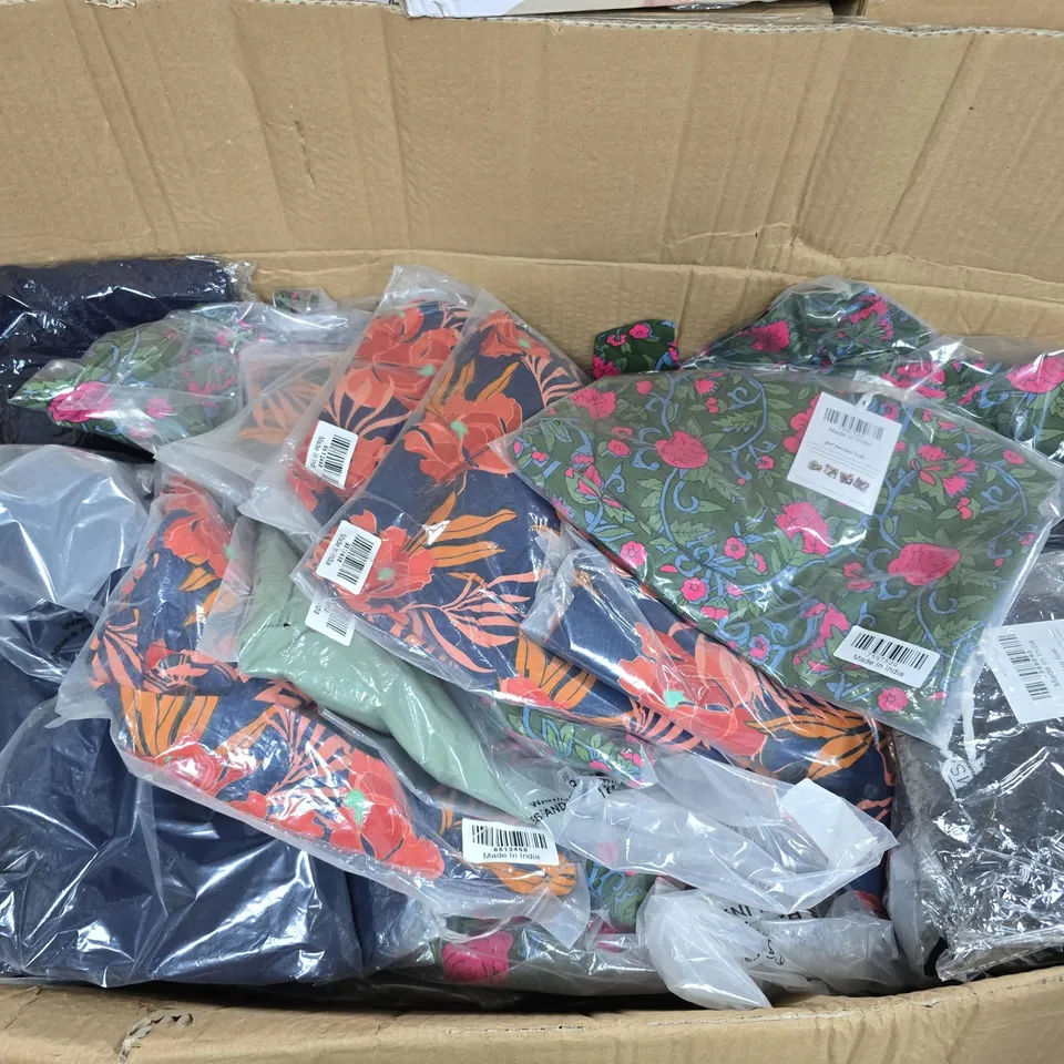 APPROXIMATELY 30 ASSORTED TAMSY CLOTHING ITEMS IN VARIOUS SIZES, STYLES & COLOURS - COLLECTION ONLY
