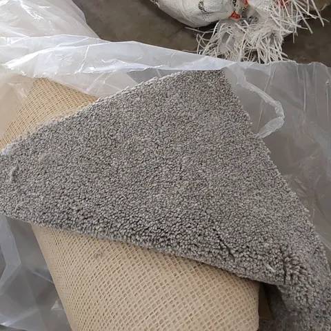 ROLL OF QUALITY EMPEROR PLATINUM CARPET // SIZE: APPROXIMATELY 4 X 2.4m