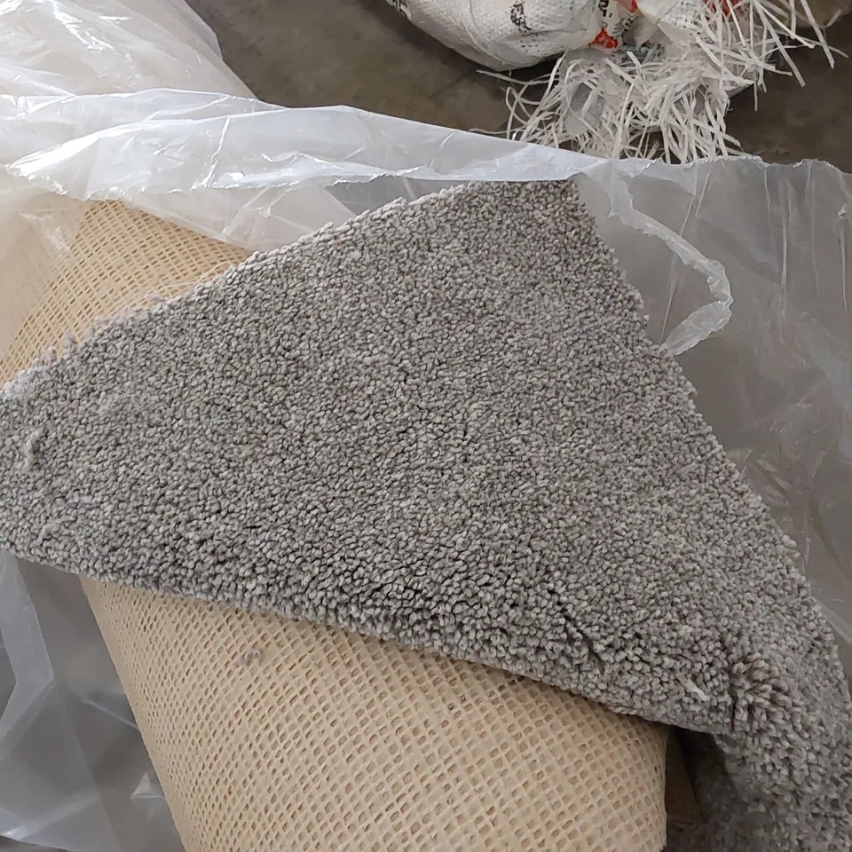 ROLL OF QUALITY EMPEROR PLATINUM CARPET // SIZE: APPROXIMATELY 4 X 2.4m