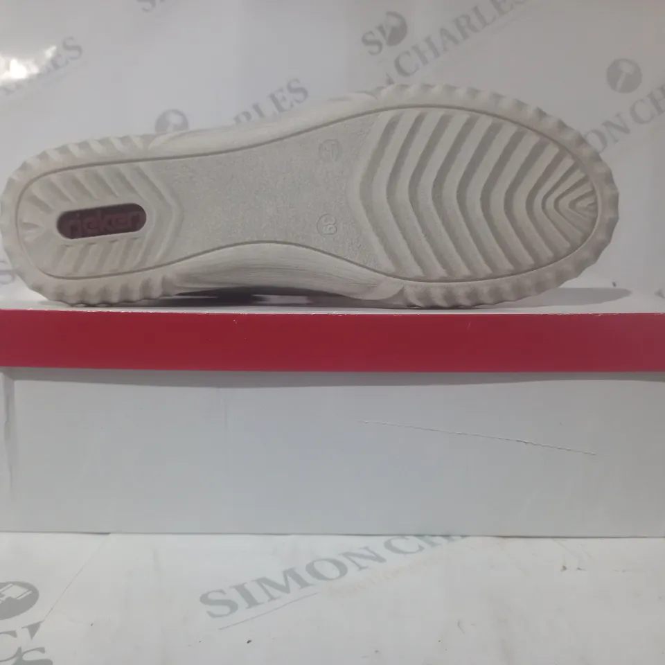 BOXED PAIR OF RIEKER ZIP TRAINERS IN WHITE SIZE 6