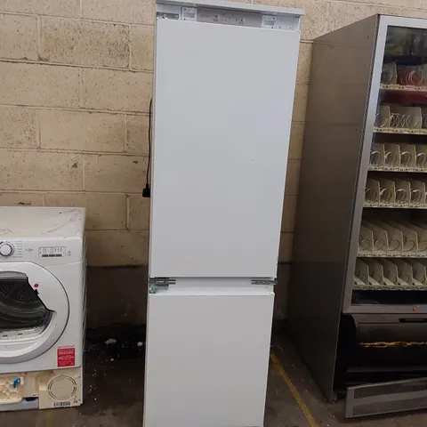 HOTPOINT FREESTANDING FRIDGE FREEZER - WHITE
