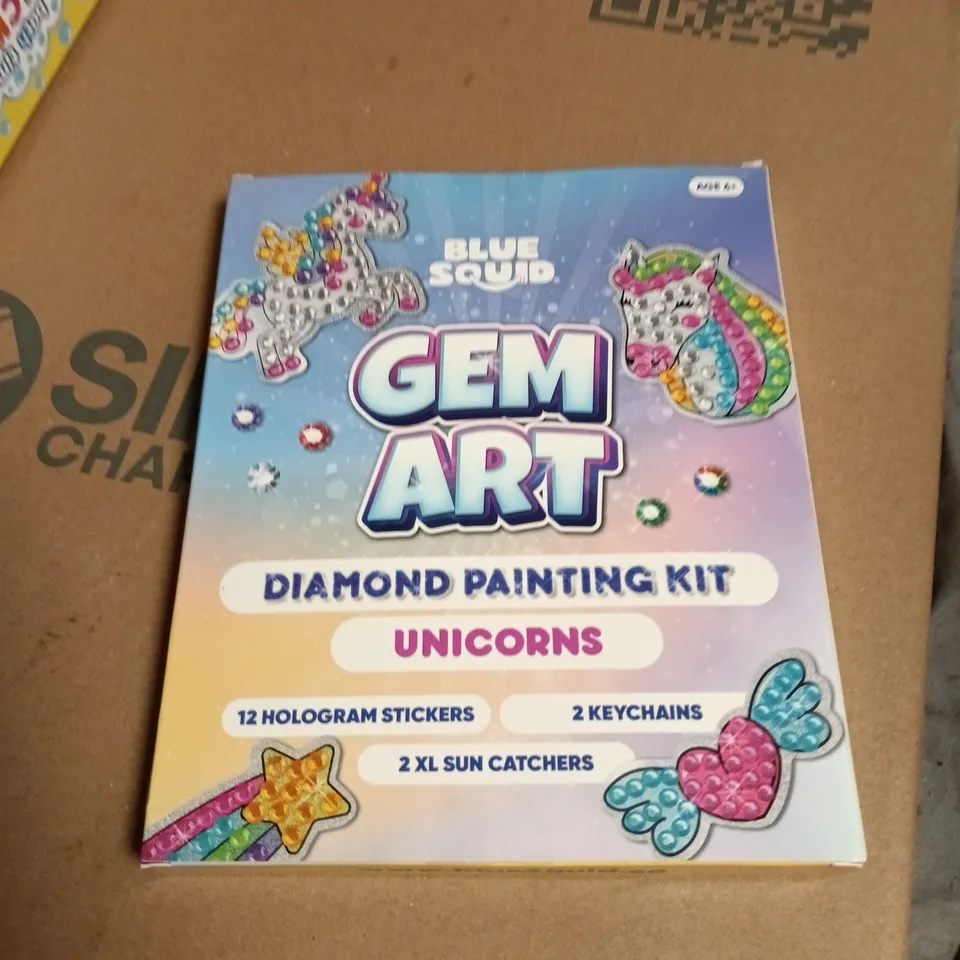 BOX OF APPROXIMATELY 15 ASSORETED TOYS INCLUDING CROOKES RADIOMETER , BATH TIME STICKERS AND GEM ART 