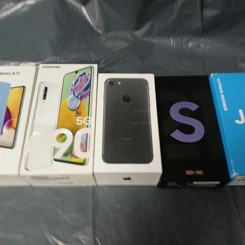 LARGE QUANTITY OF EMPTY PHONE BOXES 