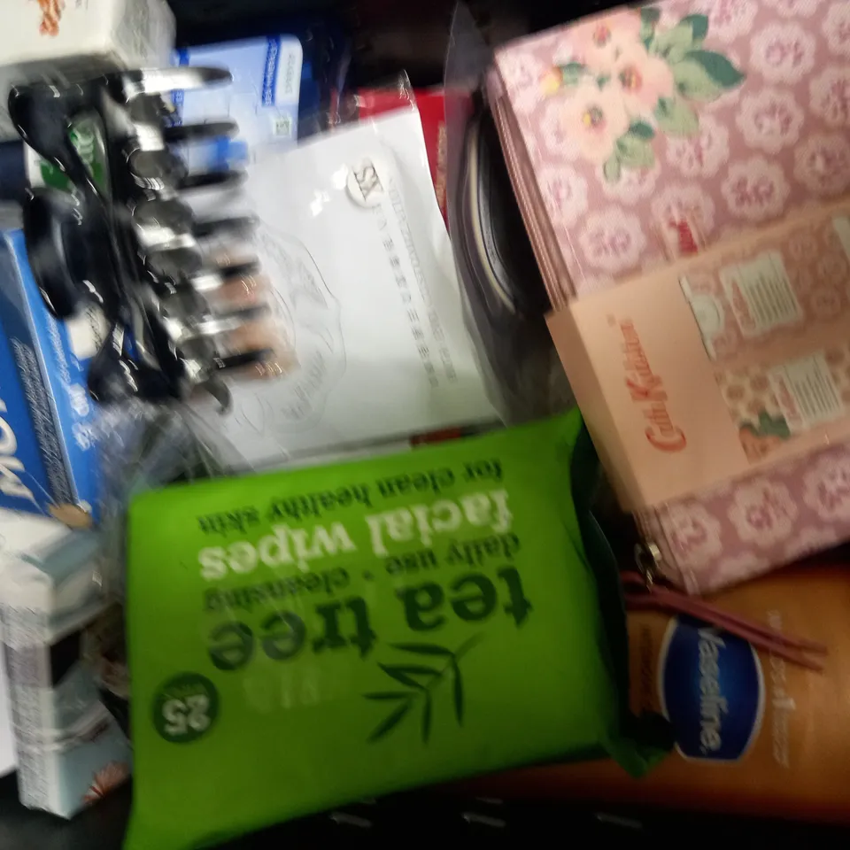 LOT OF APPROXIMATELY 20 ASSORTED HEALTH & BEAUTY ITEMS, TO INCLUDE ONLY CURLS, AVENE, PIZ BUIN, ETC
