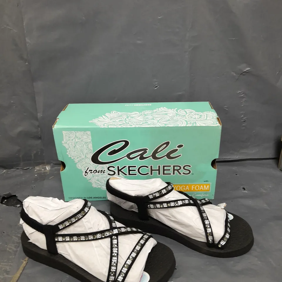 BOXED PAIR OF CALI SKETCHERS YOGA FOAM SANDALS - BLACK - 5