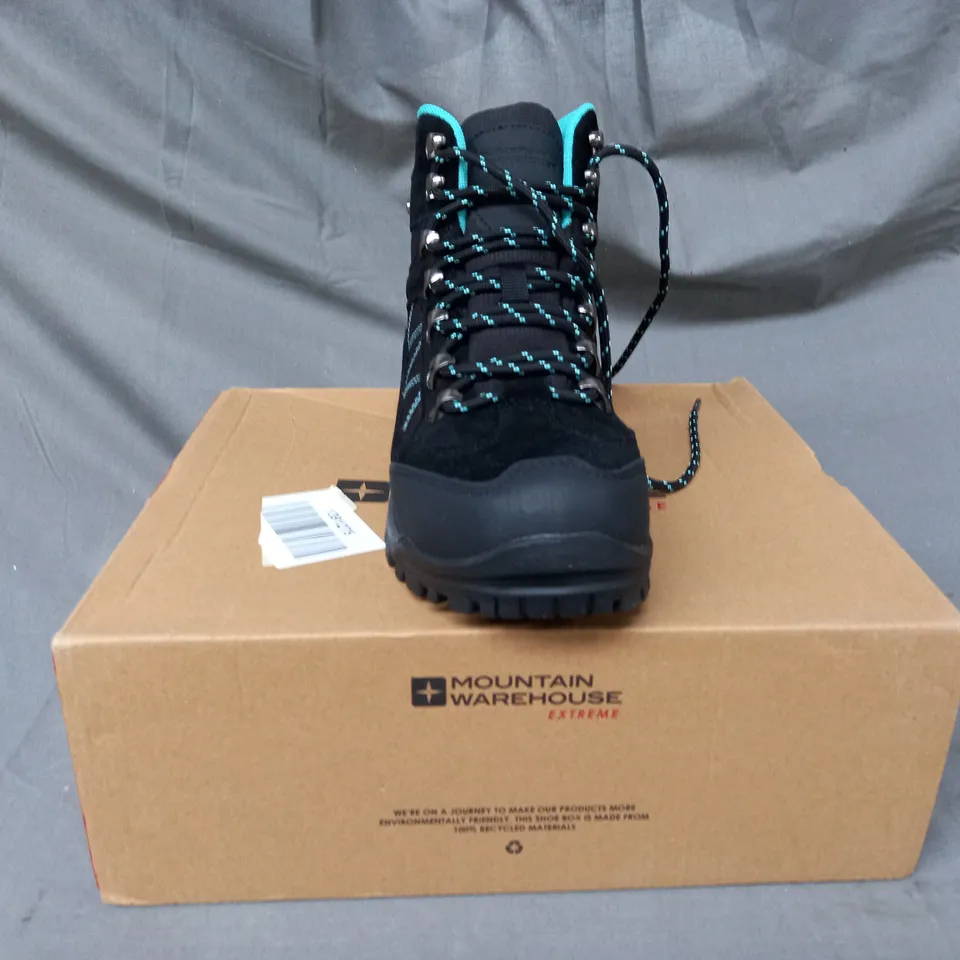 BOXED PAIR OF MOUNTAIN WAREHOUSE STORM WOMEN'S WATERPROOF ISOGRIP HIKING BOOTS IN BLACK/CYAN UK SIZE 6