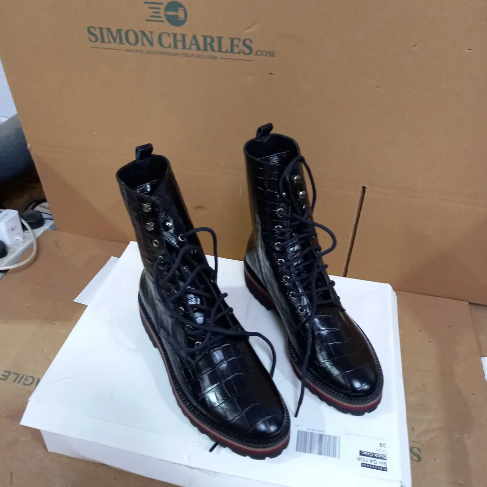 SHOON LEATHER CROC BOOT SIZE  6