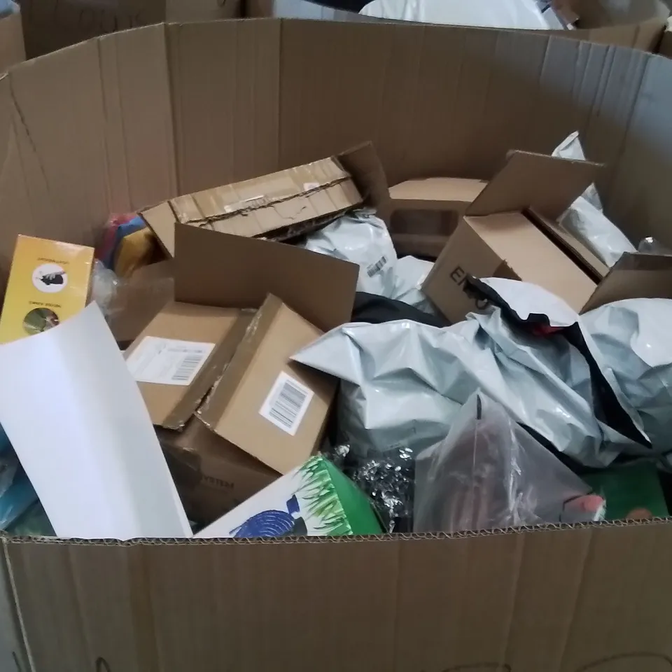 PALLET CONTAINING A LARGE QUANTITY OF HOSES